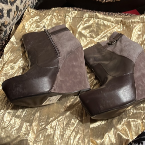 Leather and suede boots - Picture 3 of 9